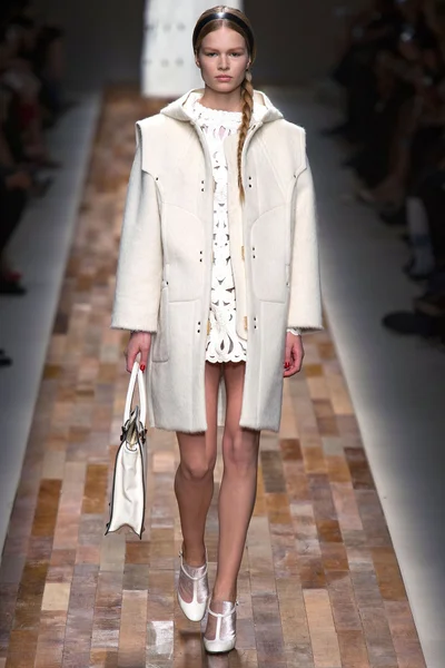 Look 13